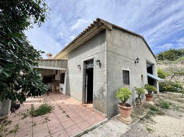 Country house with garden for sale in Altea la Vella
