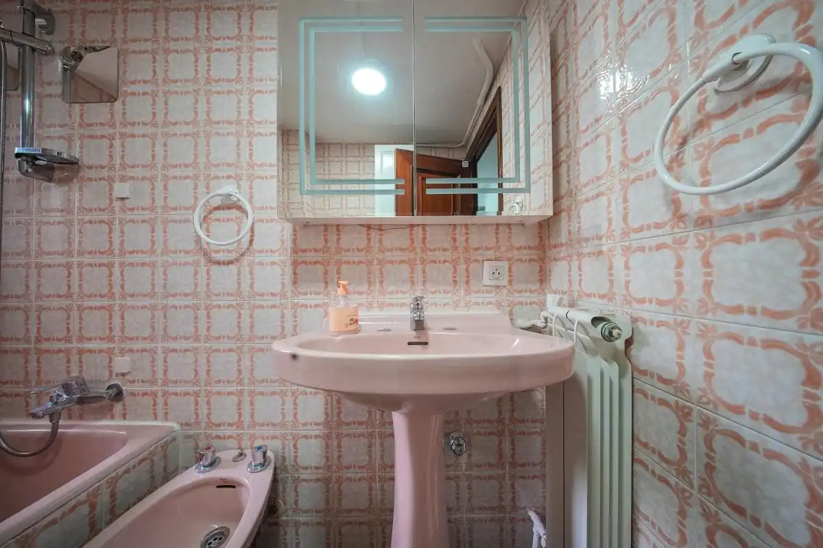 Bathroom of Flat for sale in Madrid  with Heating, Private garden and Terrace