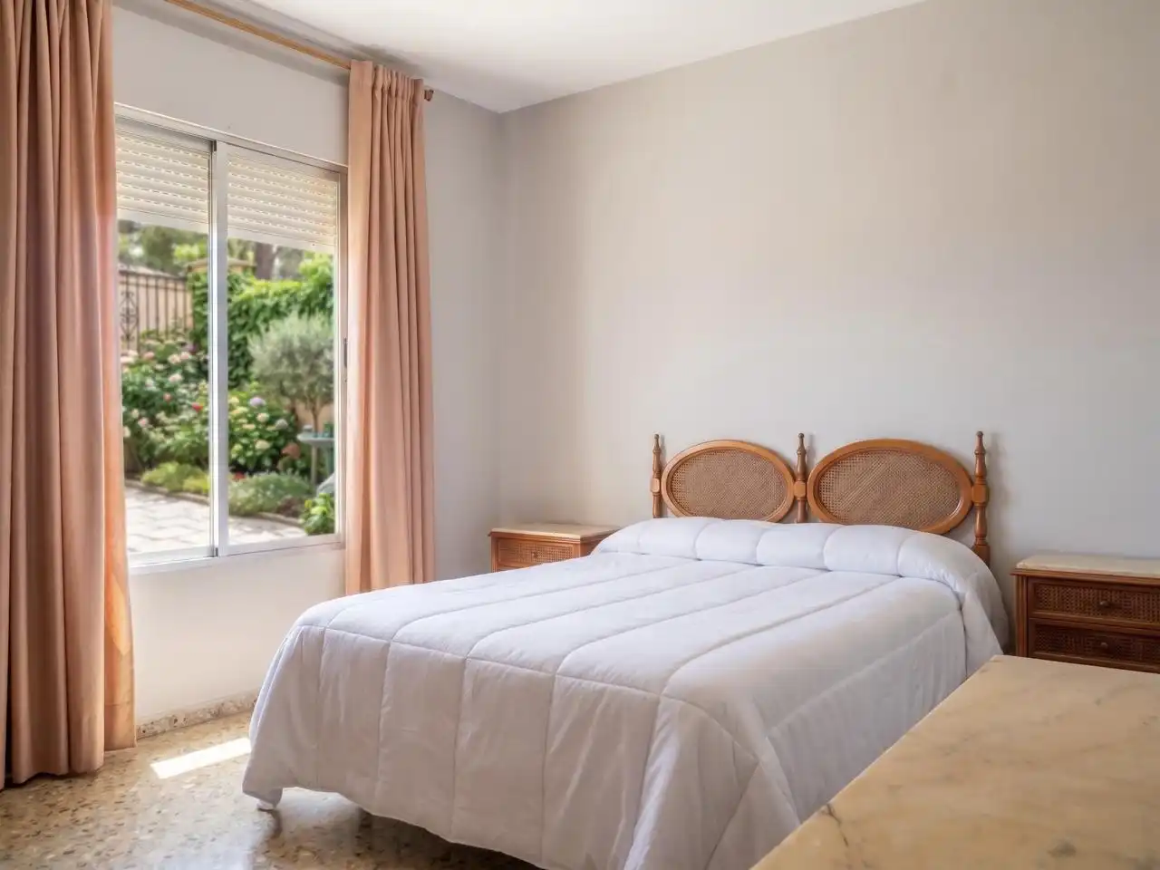 Dormitori de Casa o xalet en venda en Espartinas amb Aire condicionat, Jardí privat i Terrassa