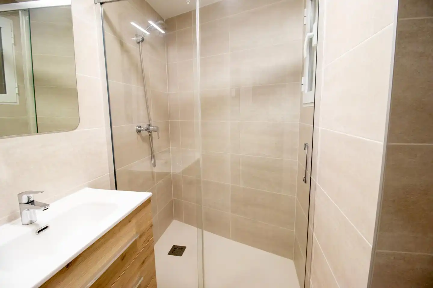 Bathroom of Flat for rent in Valencia  with Terrace and Furnished