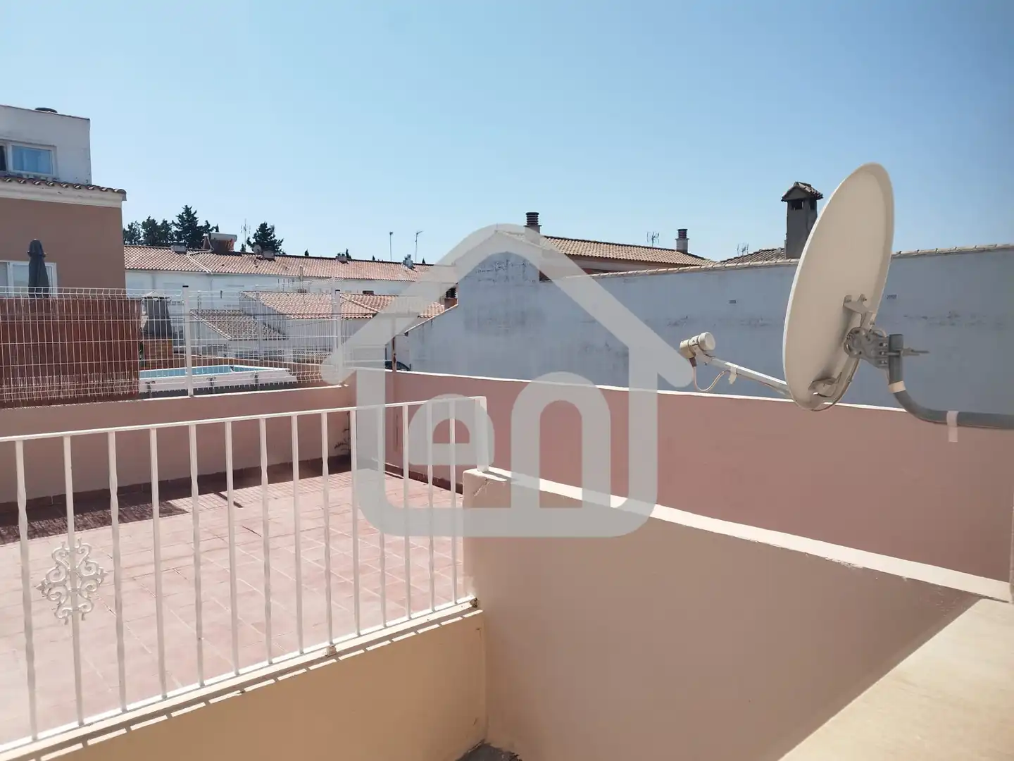 Casa adosada en venta en Calle Bodega, Requena