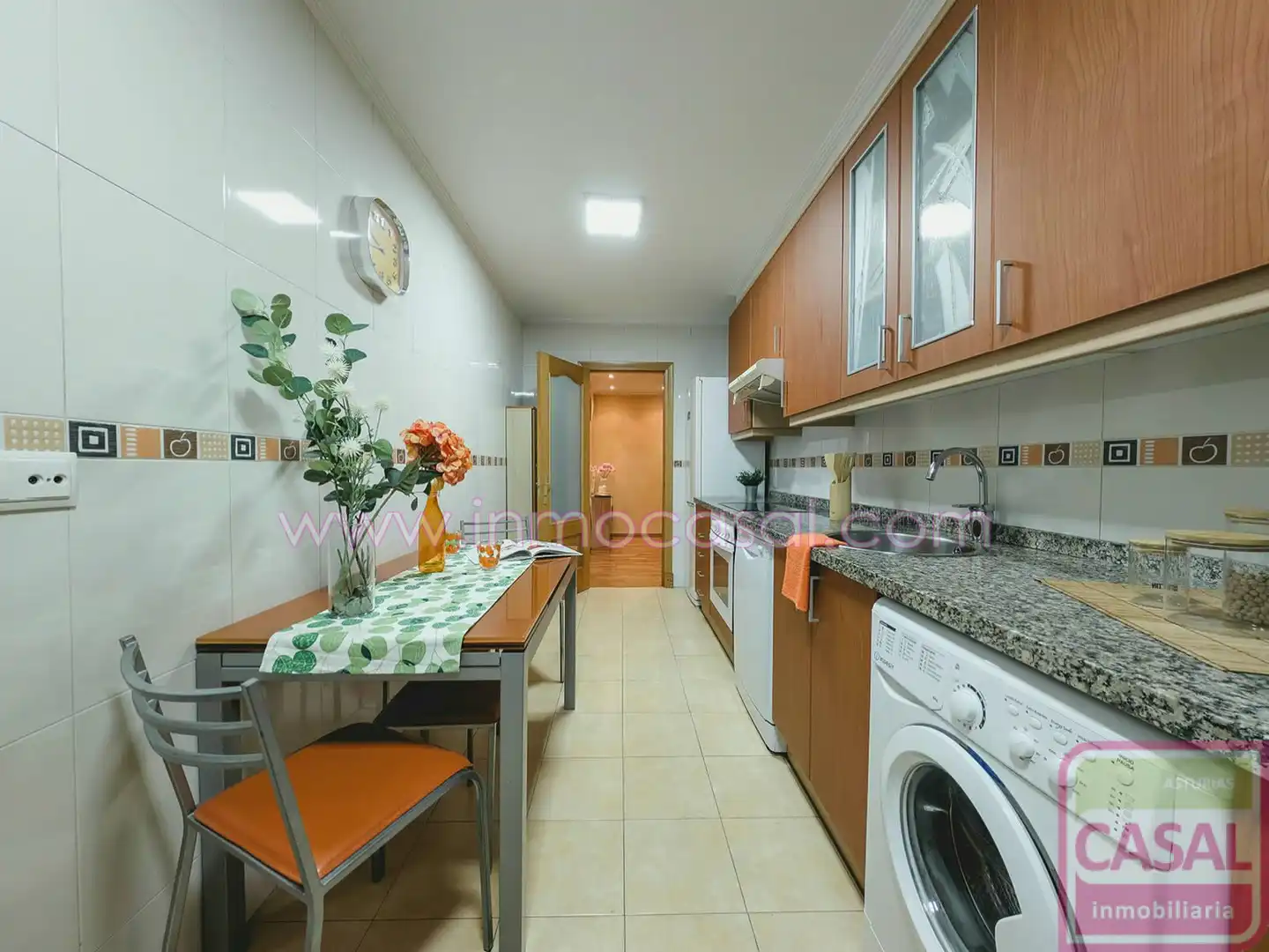 Cocina de Piso en venta en Oviedo  con Calefacción, Trastero y Amueblado