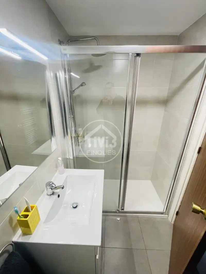 Badezimmer von Wohnung zum Verkauf in Sant Joan Despí mit Heizung, Terrasse und Möbliert