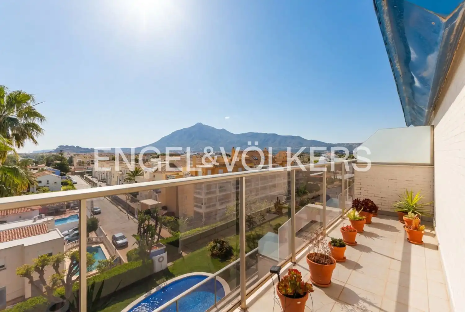 Vista exterior de Ático en venta en Dénia con Aire acondicionado, Calefacción y Jardín privado