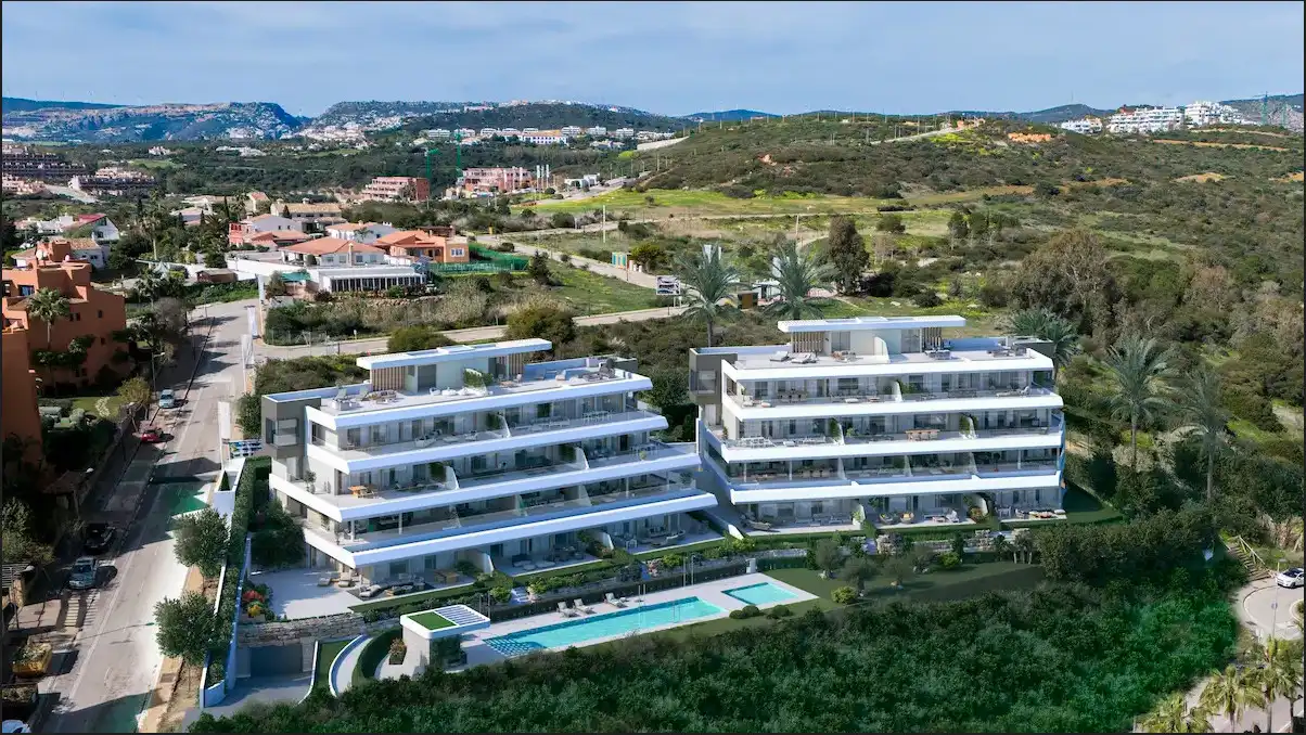 Vista exterior de Àtic en venda en Estepona amb Terrassa, Traster i Piscina