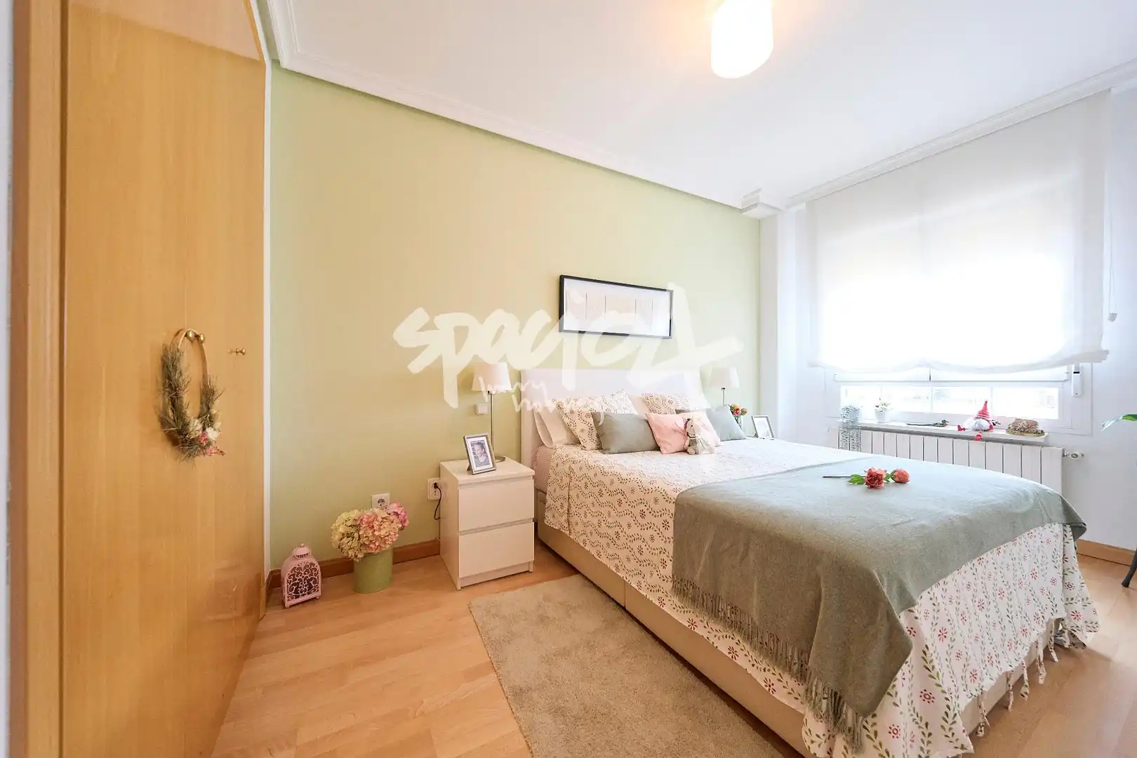 Schlafzimmer von Dachboden zum Verkauf in Majadahonda mit Heizung, Terrasse und Abstellraum