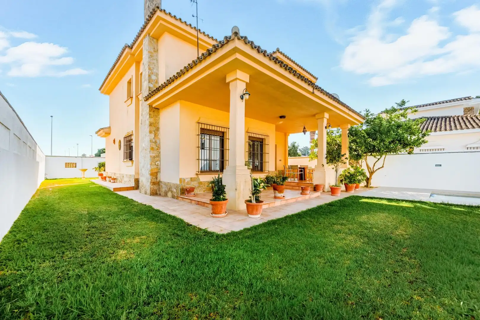 Jardí de Casa o xalet en venda en Chiclana de la Frontera amb Aire condicionat, Jardí privat i Terrassa