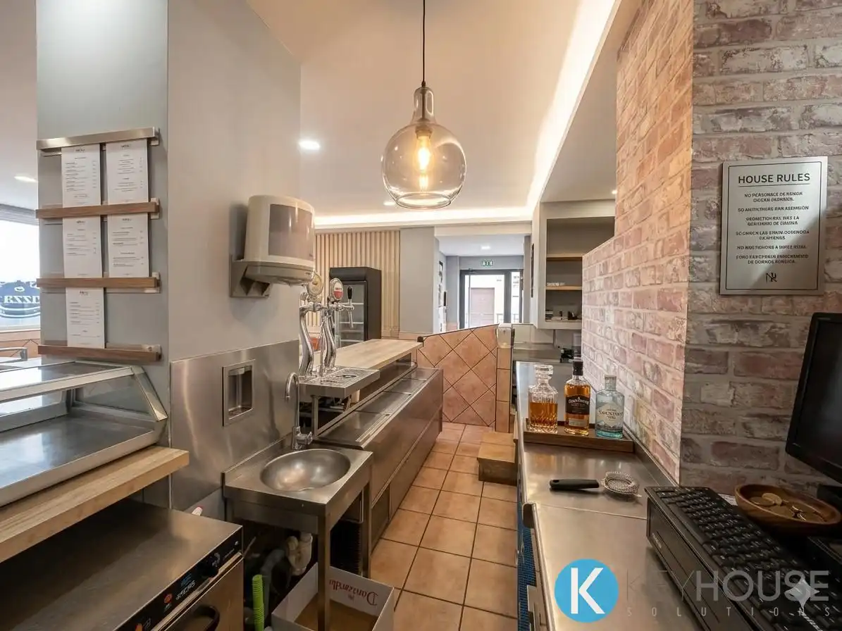 Cocina de Local en venta en San Fernando de Henares con Aire acondicionado