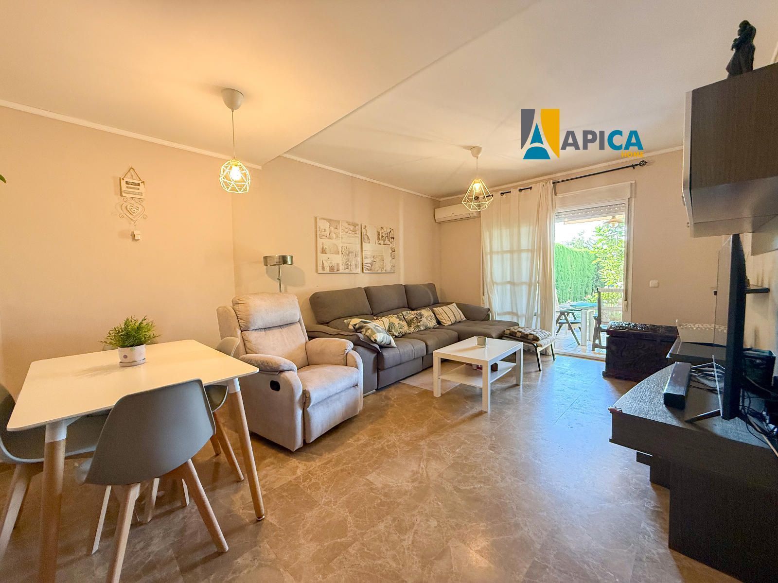 Sala de estar de Casa adosada en venta en Jerez de la Frontera con Calefacción, Trastero y Piscina