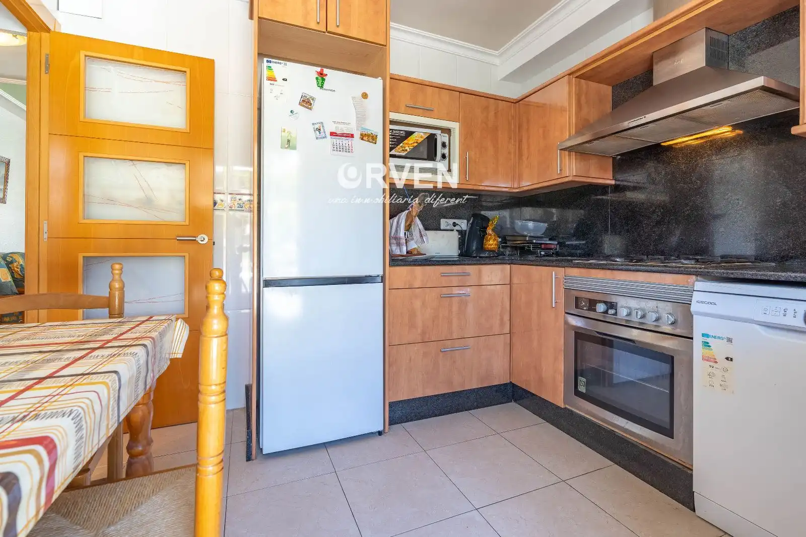 Küche von Einfamilien-Reihenhaus zum Verkauf in Tarragona mit Klimaanlage, Heizung und Terrasse