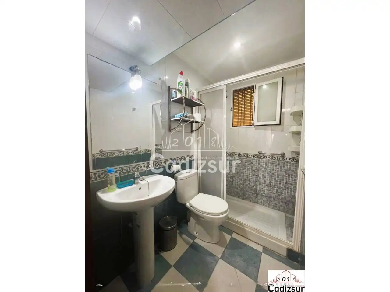 Baño de Piso en venta en Cádiz con Aire acondicionado