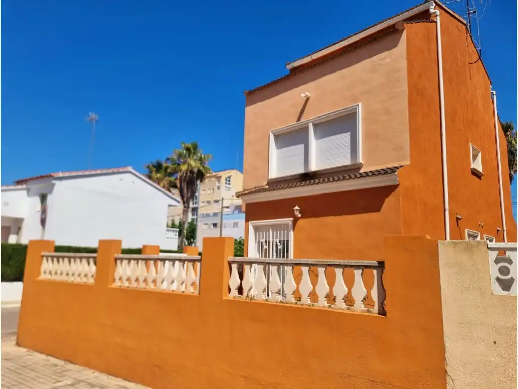 Vista exterior de Casa o chalet en venta en Chilches / Xilxes