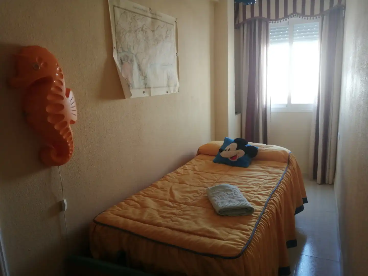 Habitación de Piso de alquiler en Cádiz con Aire acondicionado, Terraza y Amueblado