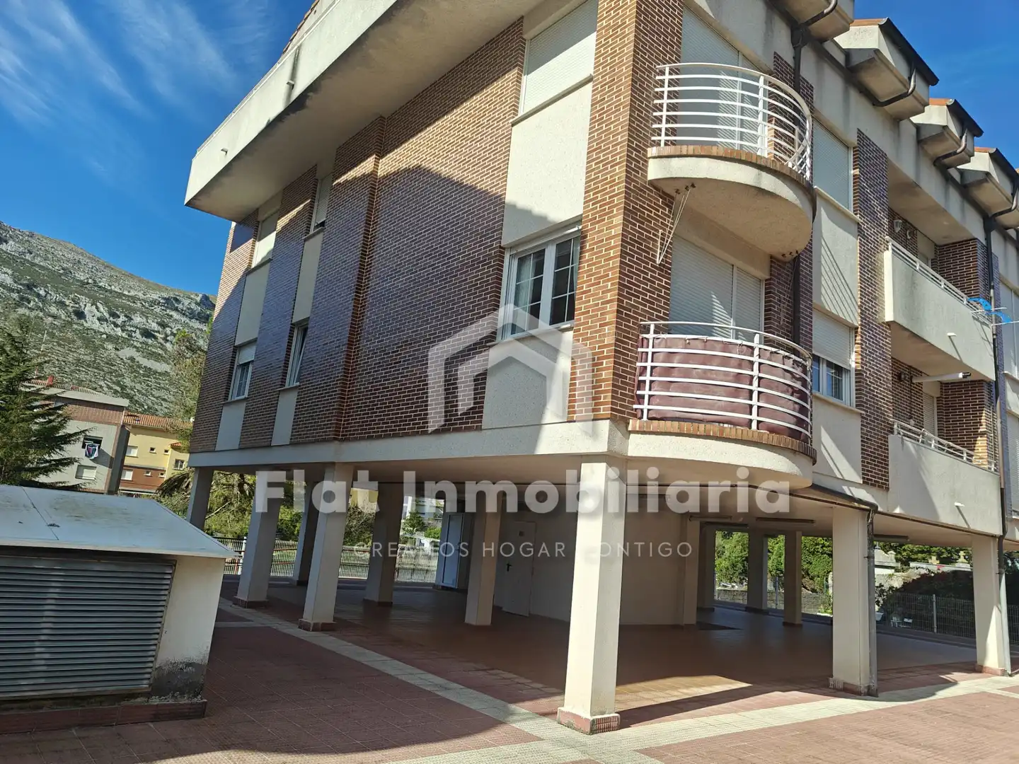 Außenansicht von Wohnung zum Verkauf in Castro-Urdiales mit Heizung, Parkett und Terrasse