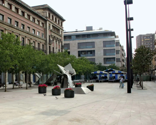 Vista exterior de Edifici en venda en L'Hospitalet de Llobregat