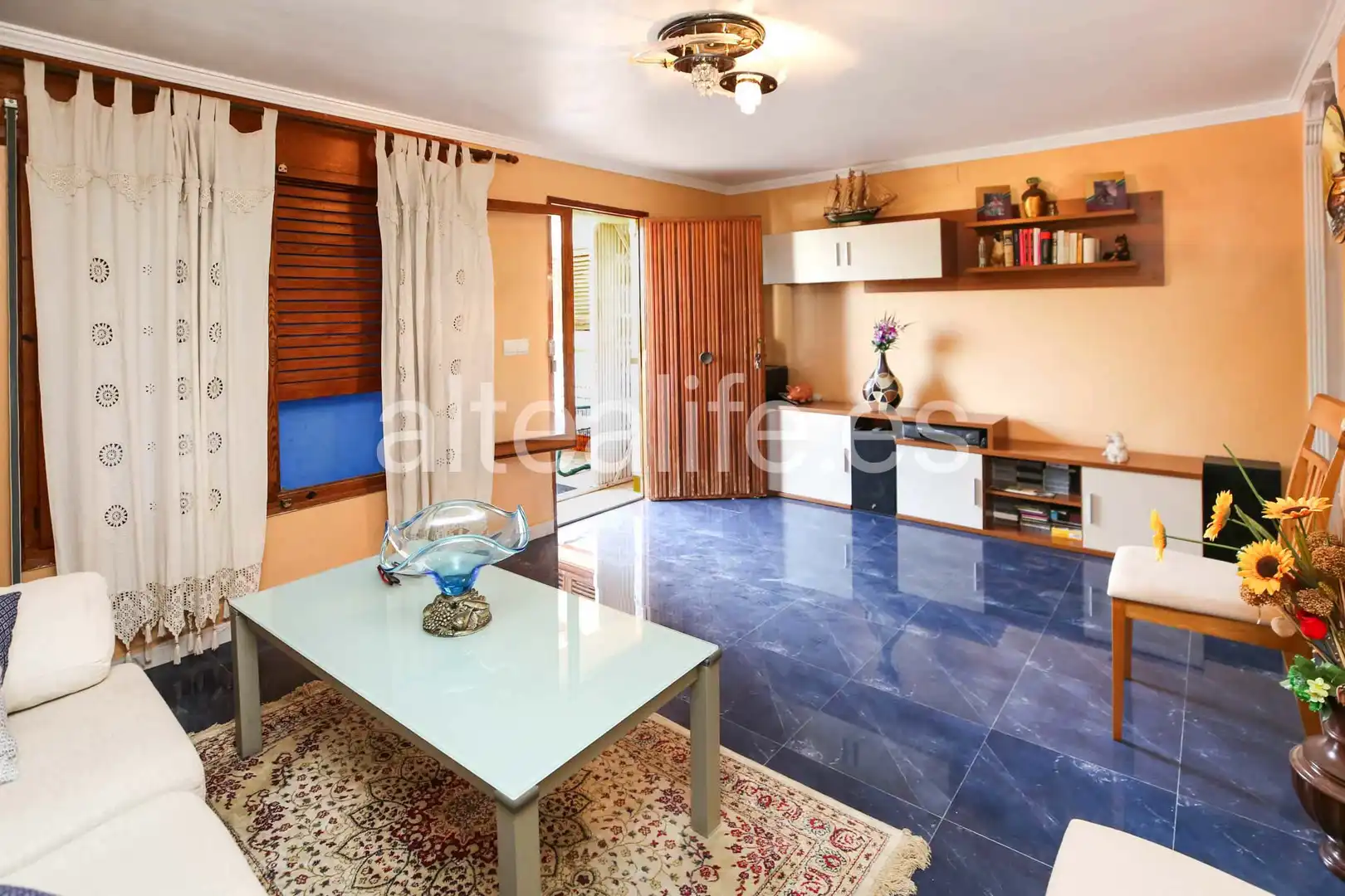 Sala d'estar de Casa o xalet en venda en La Nucia amb Aire condicionat, Jardí privat i Terrassa