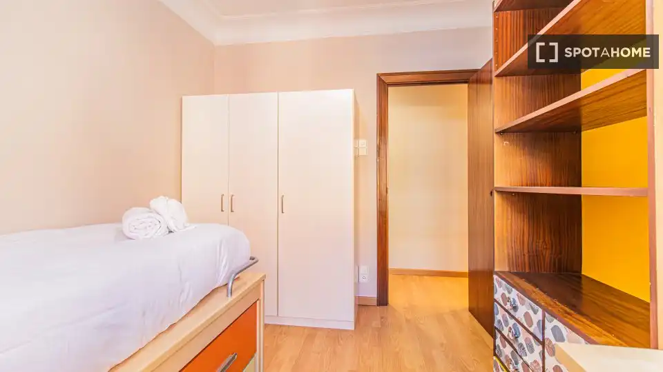 Room in Paseo Sagasta