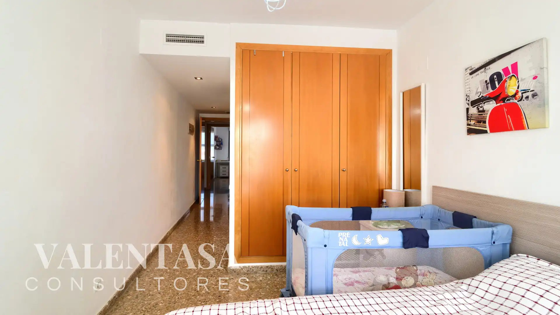 Bedroom of Flat for sale in Valencia  with Furnished and Community pool