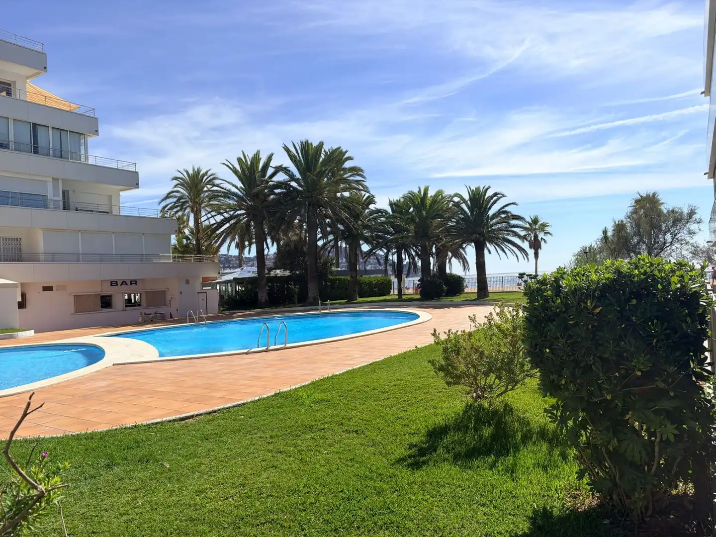 Piscina de Apartament en venda en Roses amb Aire condicionat, Calefacció i Terrassa