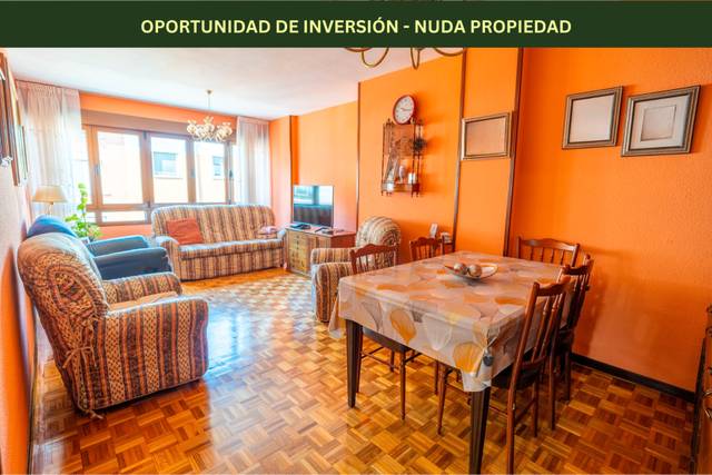 Piso en Venta en Calle Joaquín Vaquero Palacios en Milán - Pumarín