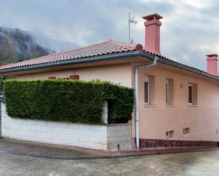 Vista exterior de Casa o xalet en venda en Salvatierra / Agurain amb Calefacció, Jardí privat i Terrassa