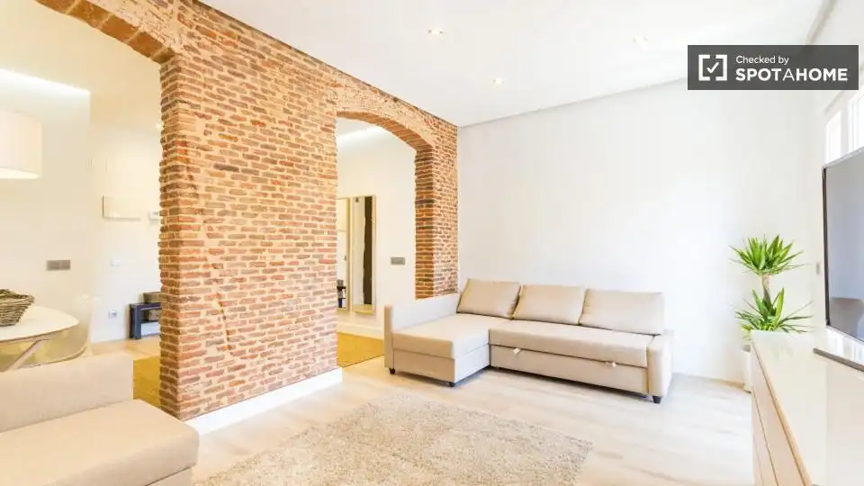 Living room of Flat for rent in Madrid  with Air Conditioner, Heating and Furnished