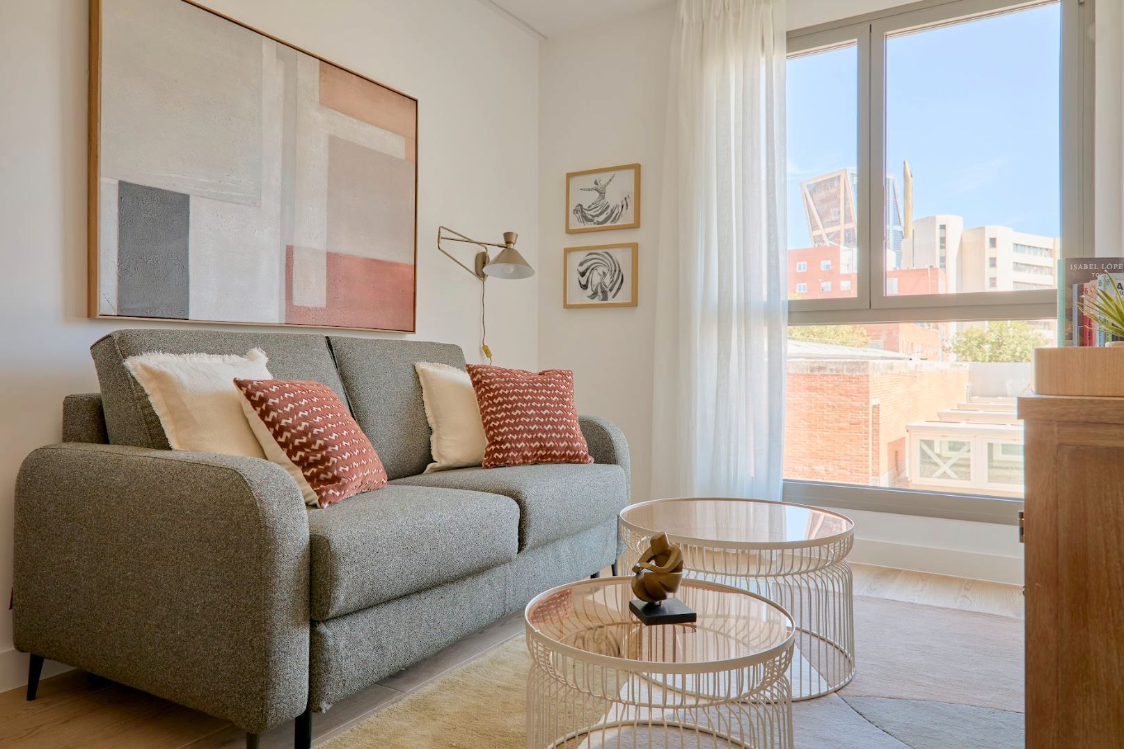 Living room of Flat to rent in  Madrid Capital  with Air Conditioner, Parquet flooring and Terrace