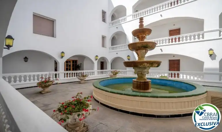 Außenansicht von Erdgeschoss zum Verkauf in Empuriabrava mit Möbliert und Gemeinschaftspool
