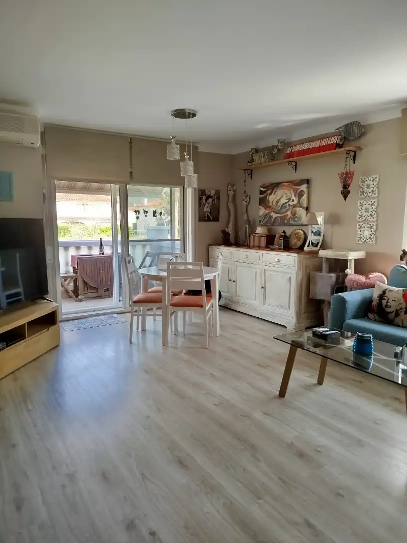 Menjador de Apartament en venda en Mont-roig del Camp amb Aire condicionat, Parquet i Terrassa