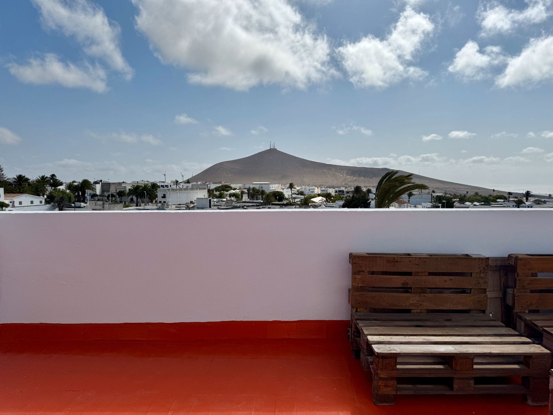 Vista exterior de Àtic en venda en San Bartolomé amb Terrassa
