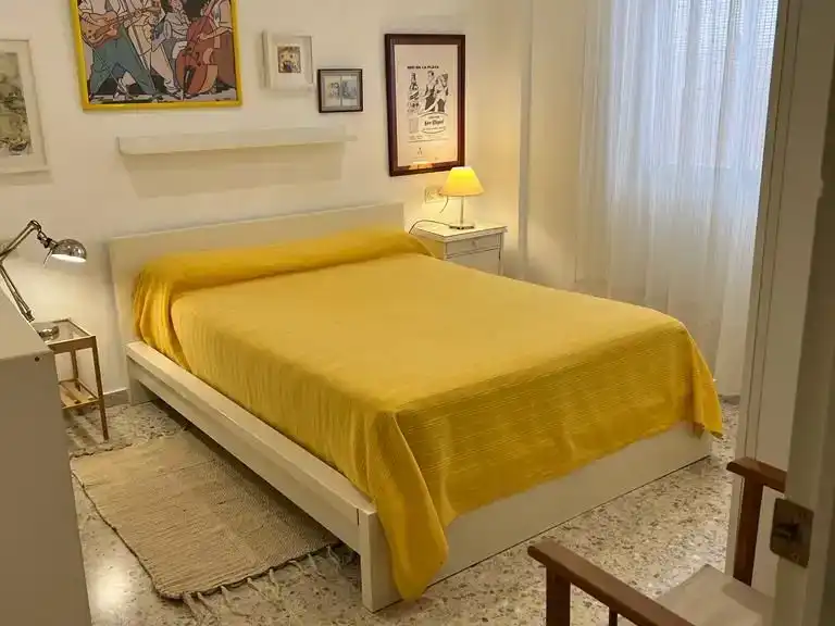 Dormitori de Pis de lloguer en Motril amb Aire condicionat i Balcó