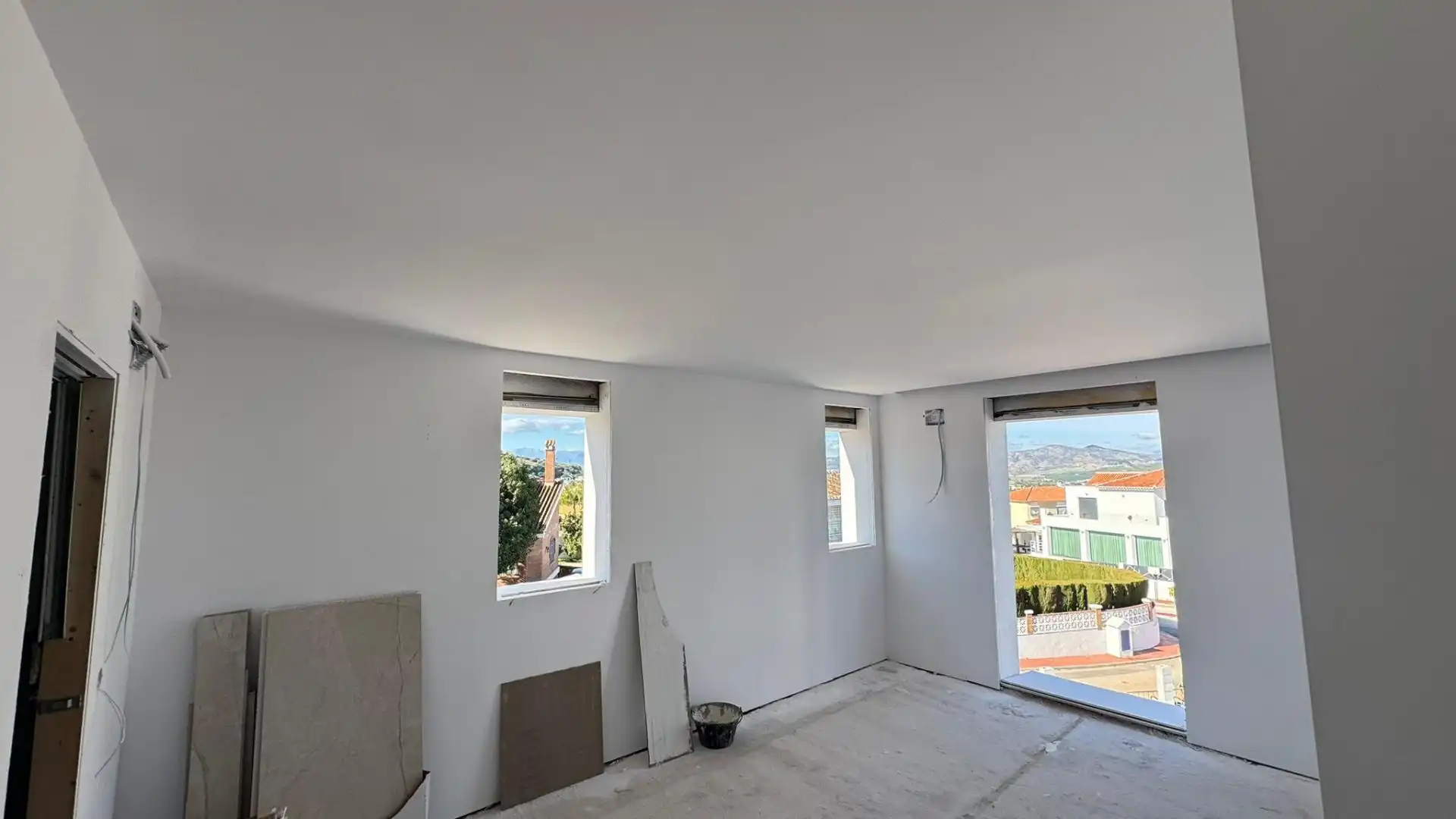 Sala d'estar de Casa adosada en venda en Alhaurín de la Torre amb Jardí privat, Terrassa i Piscina comunitària