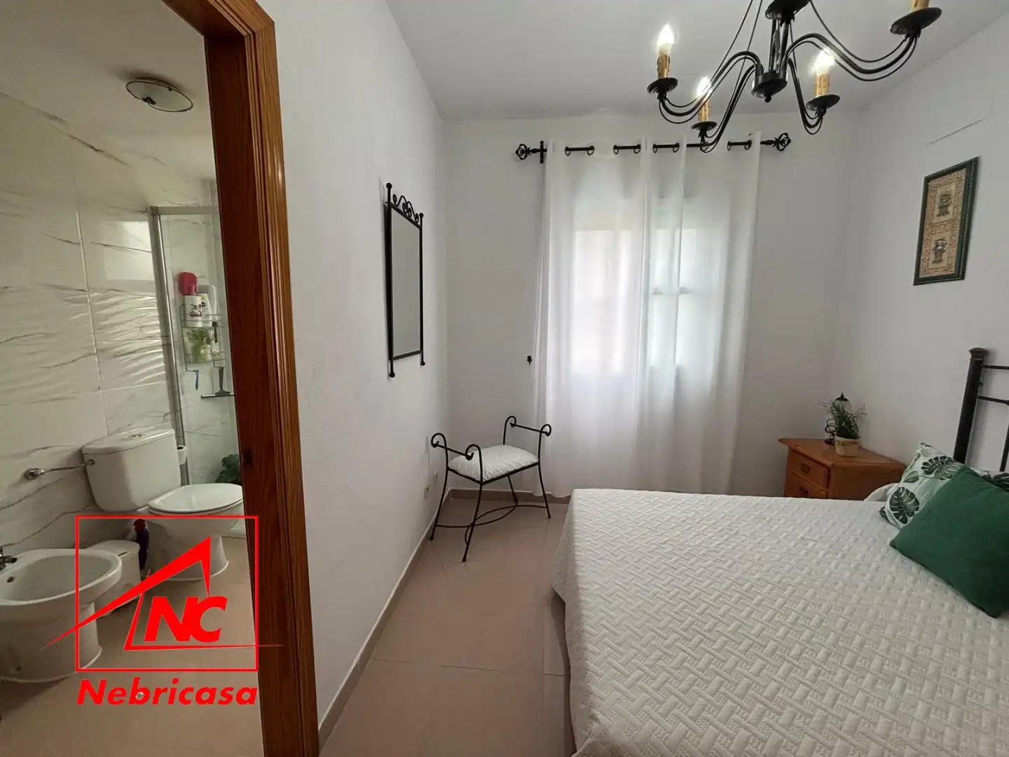 Habitación de Piso de alquiler en Rota con Terraza, Piscina y Amueblado