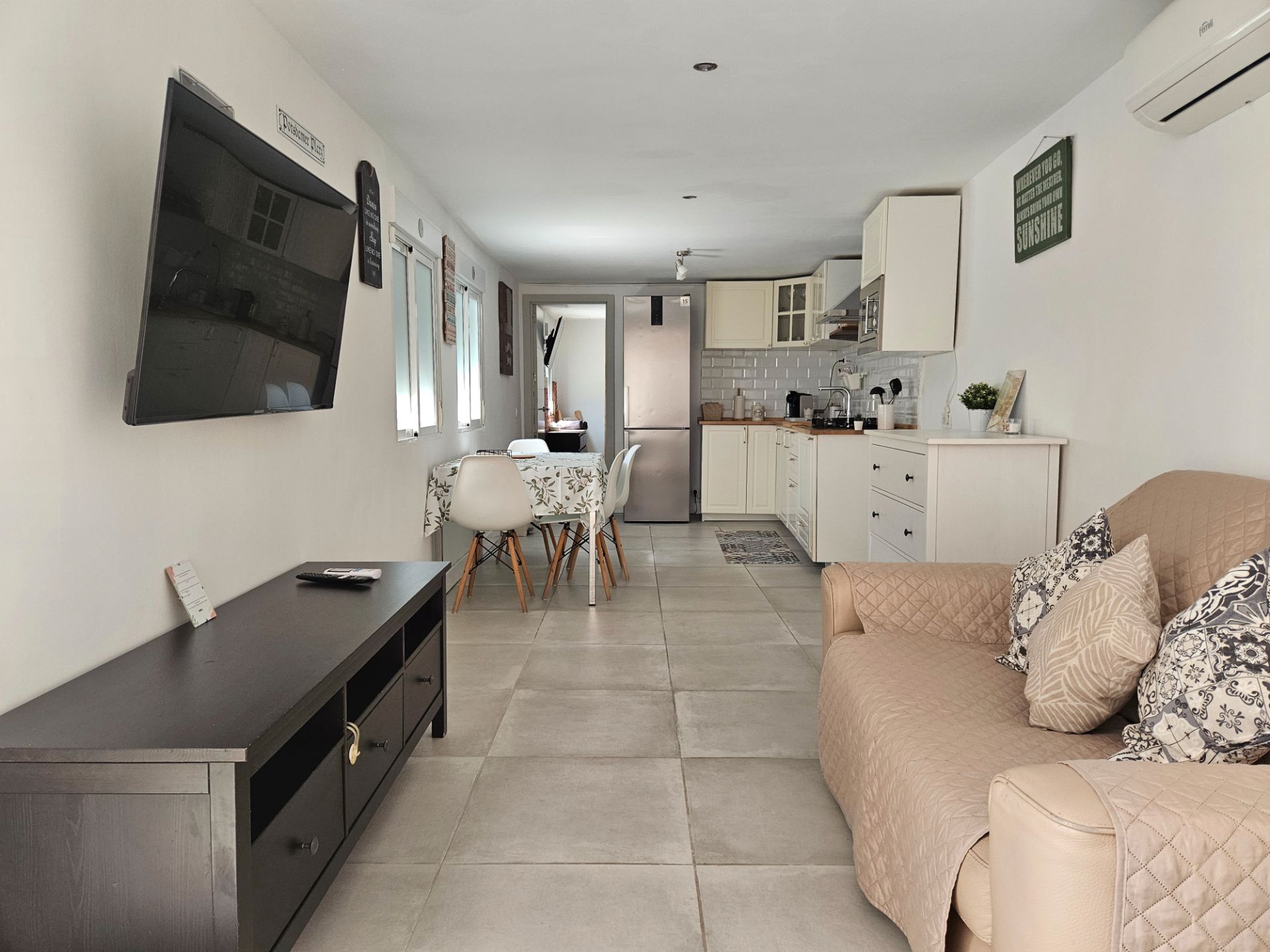 Exterior view of Single-family semi-detached for sale in Badalona  with Air Conditioner, Heating and Terrace