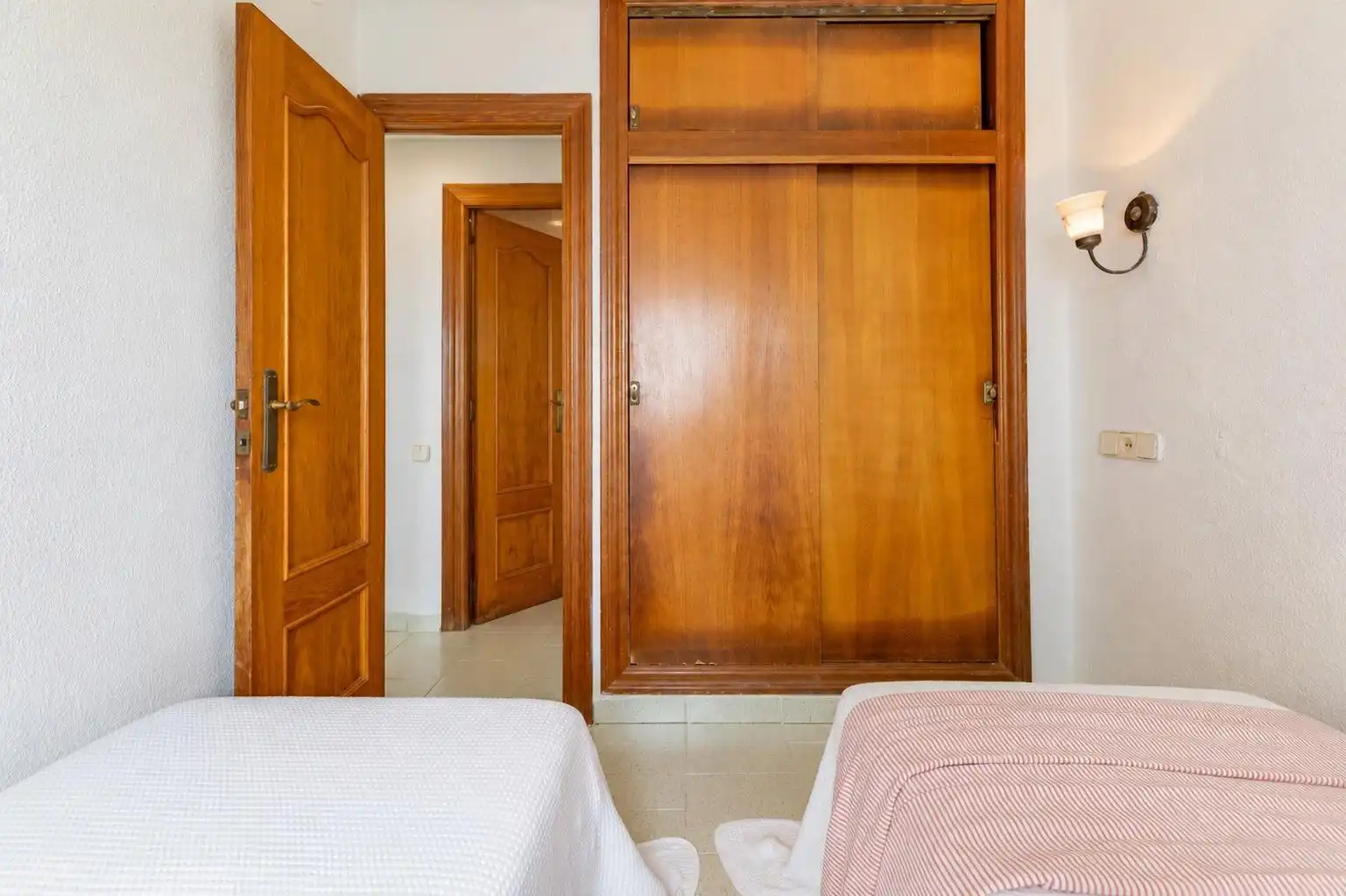 Habitación de Apartamento en venta en Valencia con Jardín privado y Piscina comunitaria