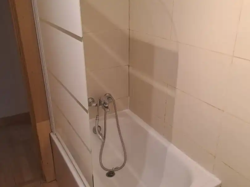 Bany de Pis per a compartir en Granada amb Aire condicionat, Calefacció i Parquet