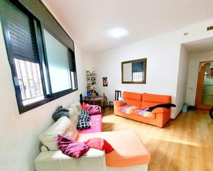 Living room of Planta baja for sale in L'Hospitalet de Llobregat  with Air Conditioner, Heating and Parquet flooring