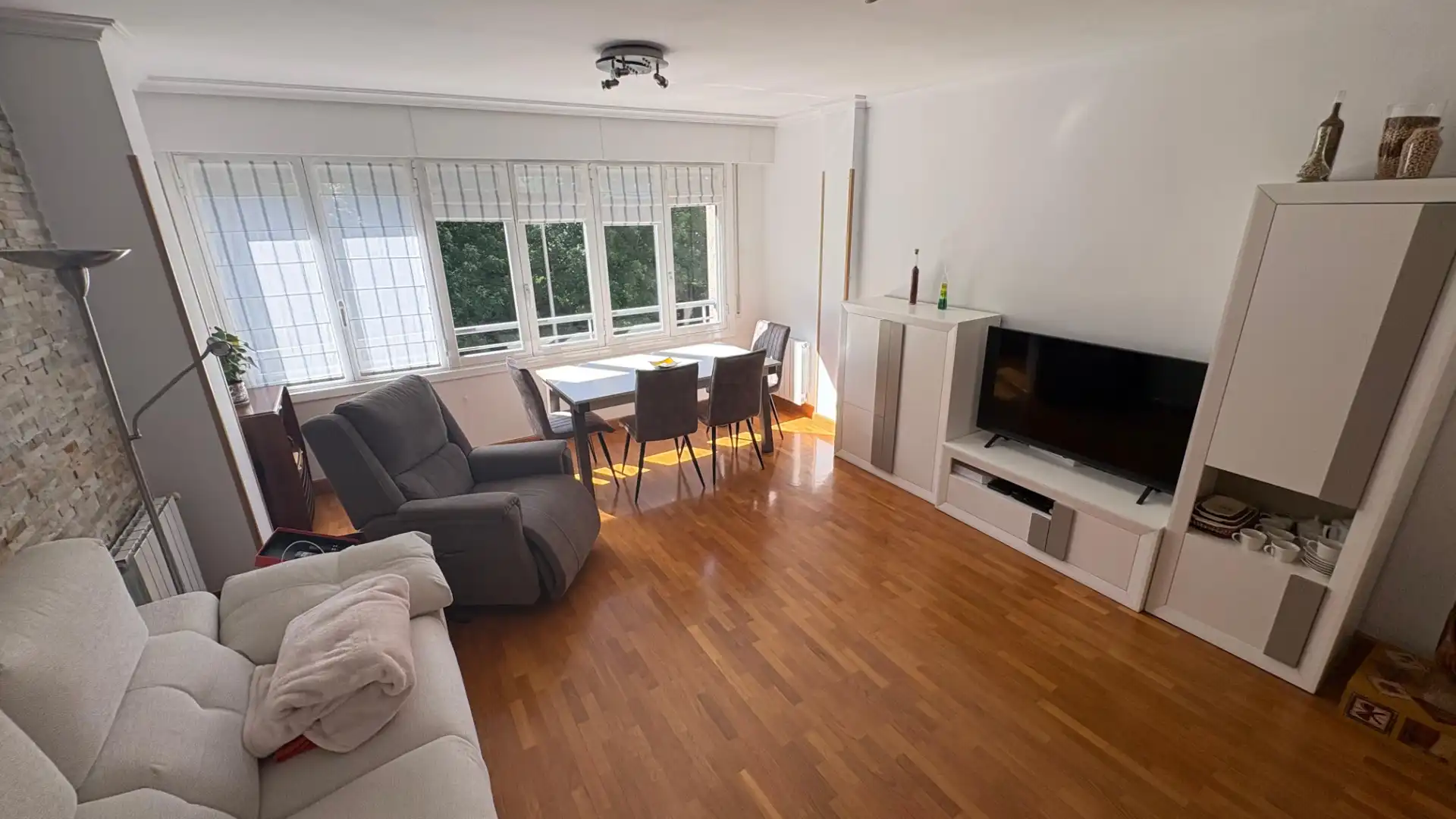 Sala de estar de Piso en venta en Usurbil con Calefacción, Terraza y Trastero