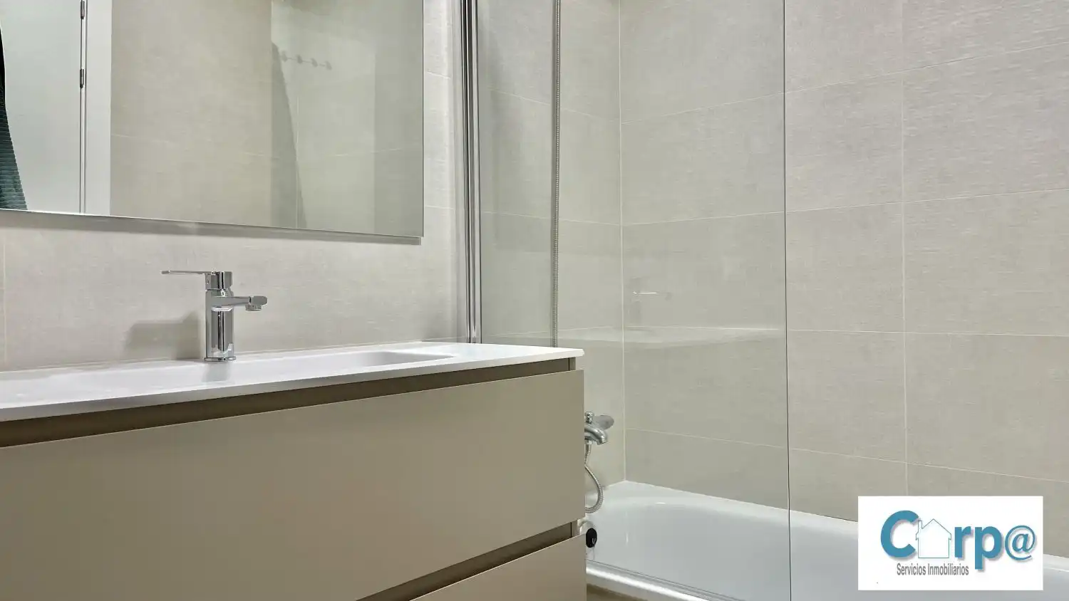 Badezimmer von Wohnung zur Miete in  Pamplona / Iruña mit Heizung, Terrasse und Abstellraum