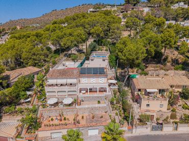Casa aparellada amb balcó en venda a Calle BOSQUE 24