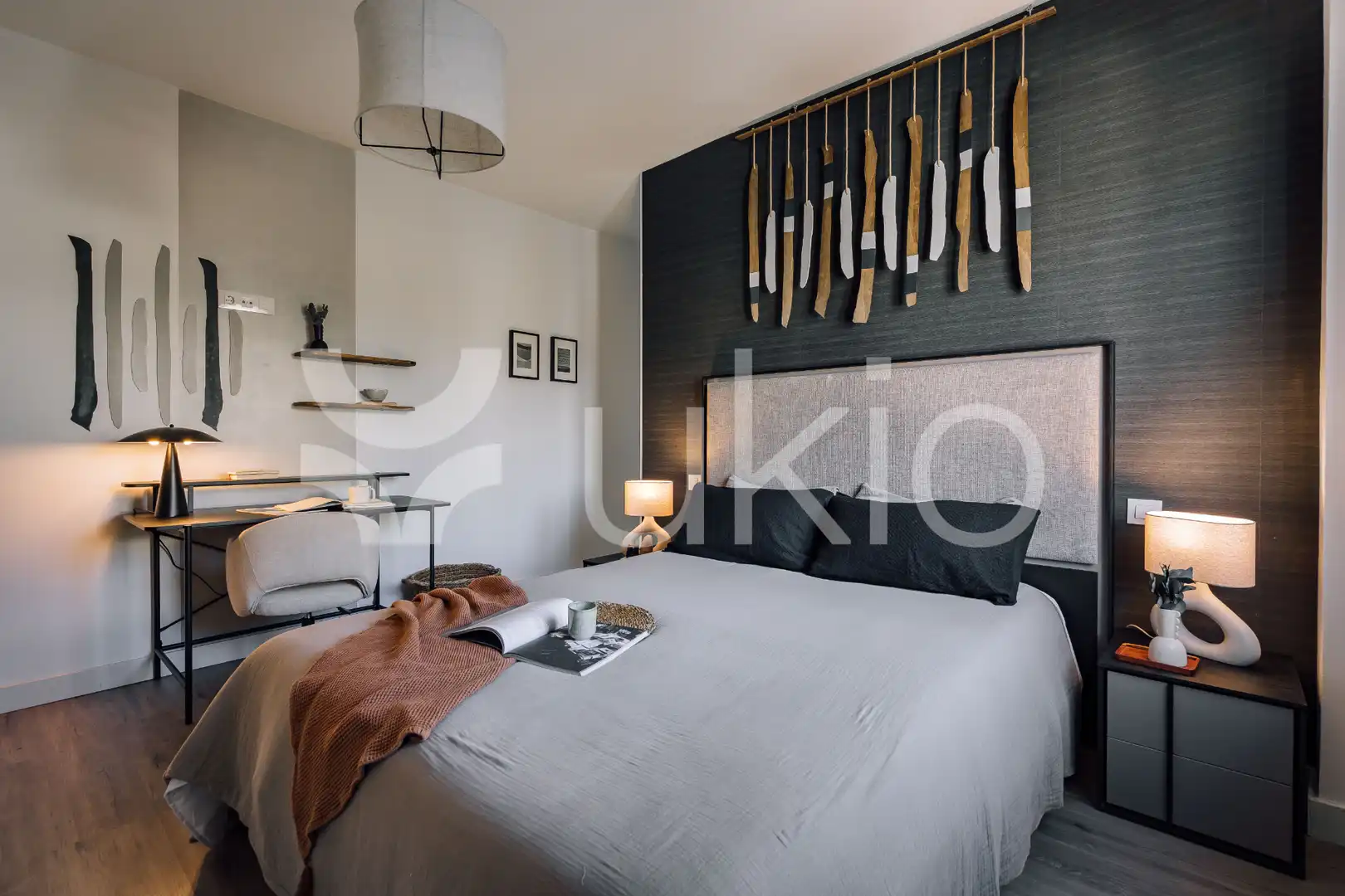 Dormitori de Apartament de lloguer en Madrid amb Aire condicionat, Calefacció i Moblat