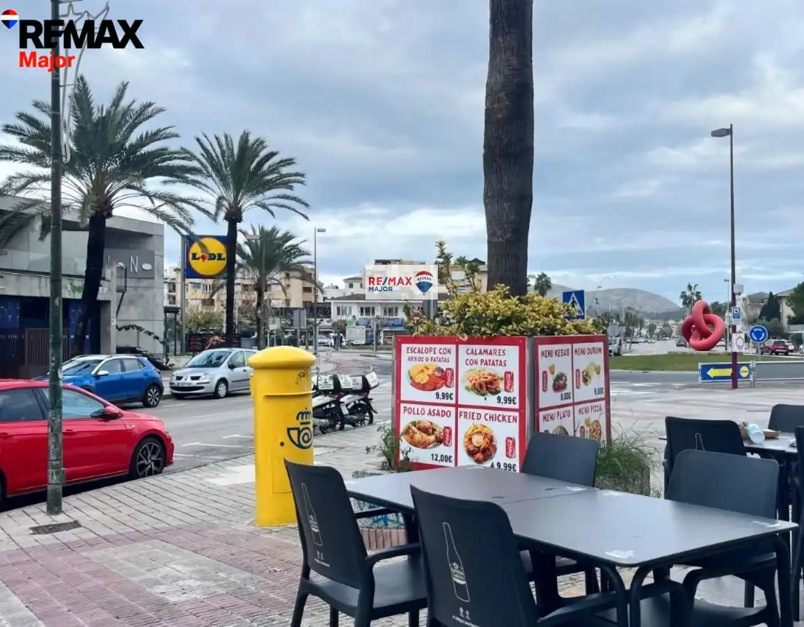 Vista exterior de Local en traspas en Alcúdia amb Aire condicionat