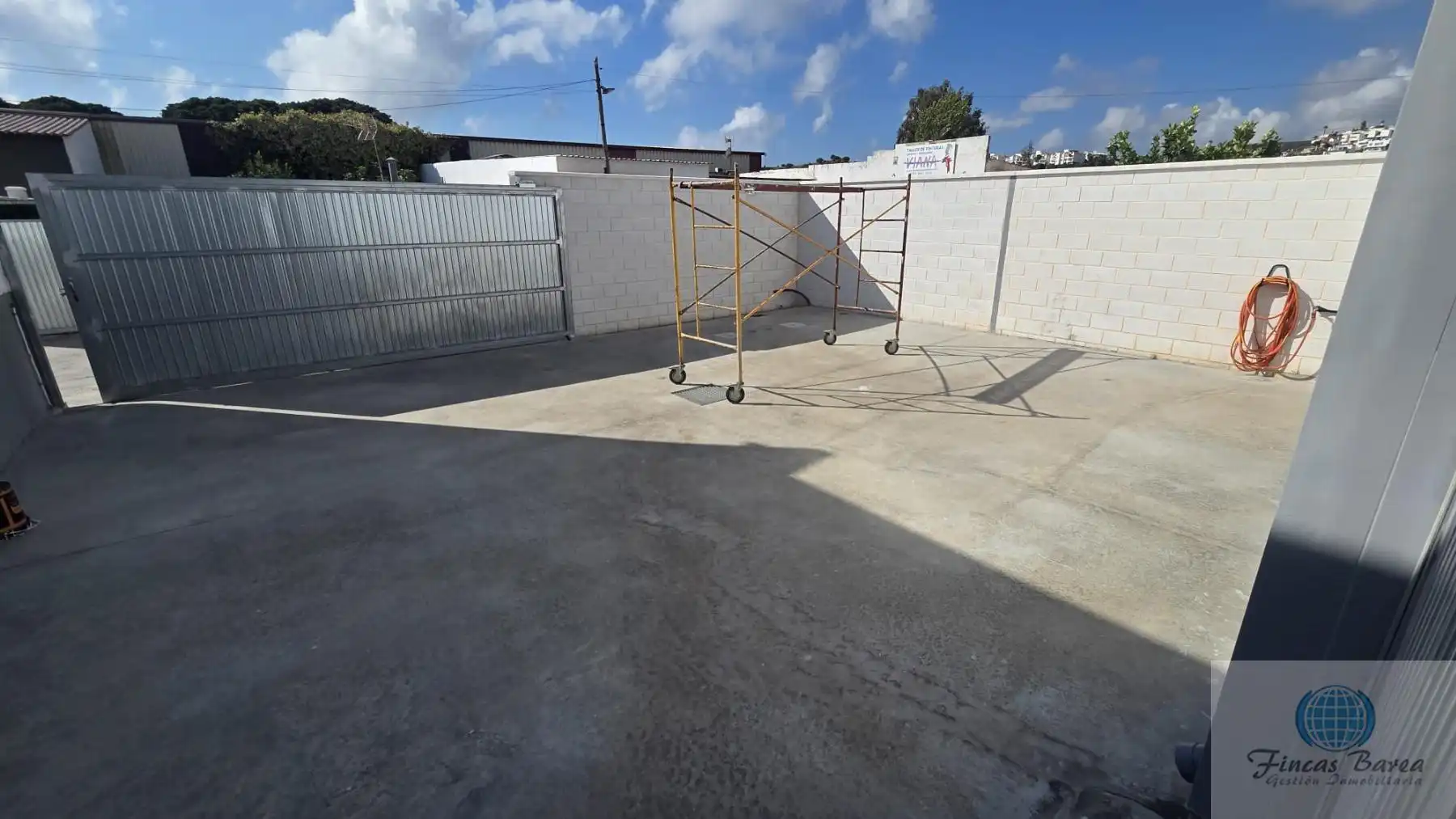 Parking of Industrial buildings for rent in Las Lagunas