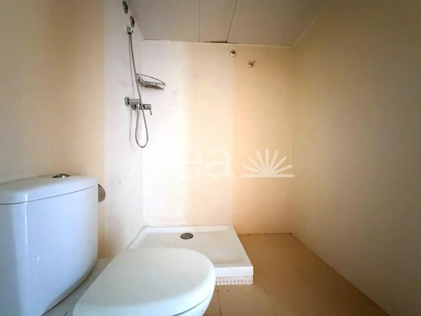Baño de Piso en venta en Mataró con Jardín privado, Balcón y Piscina comunitaria