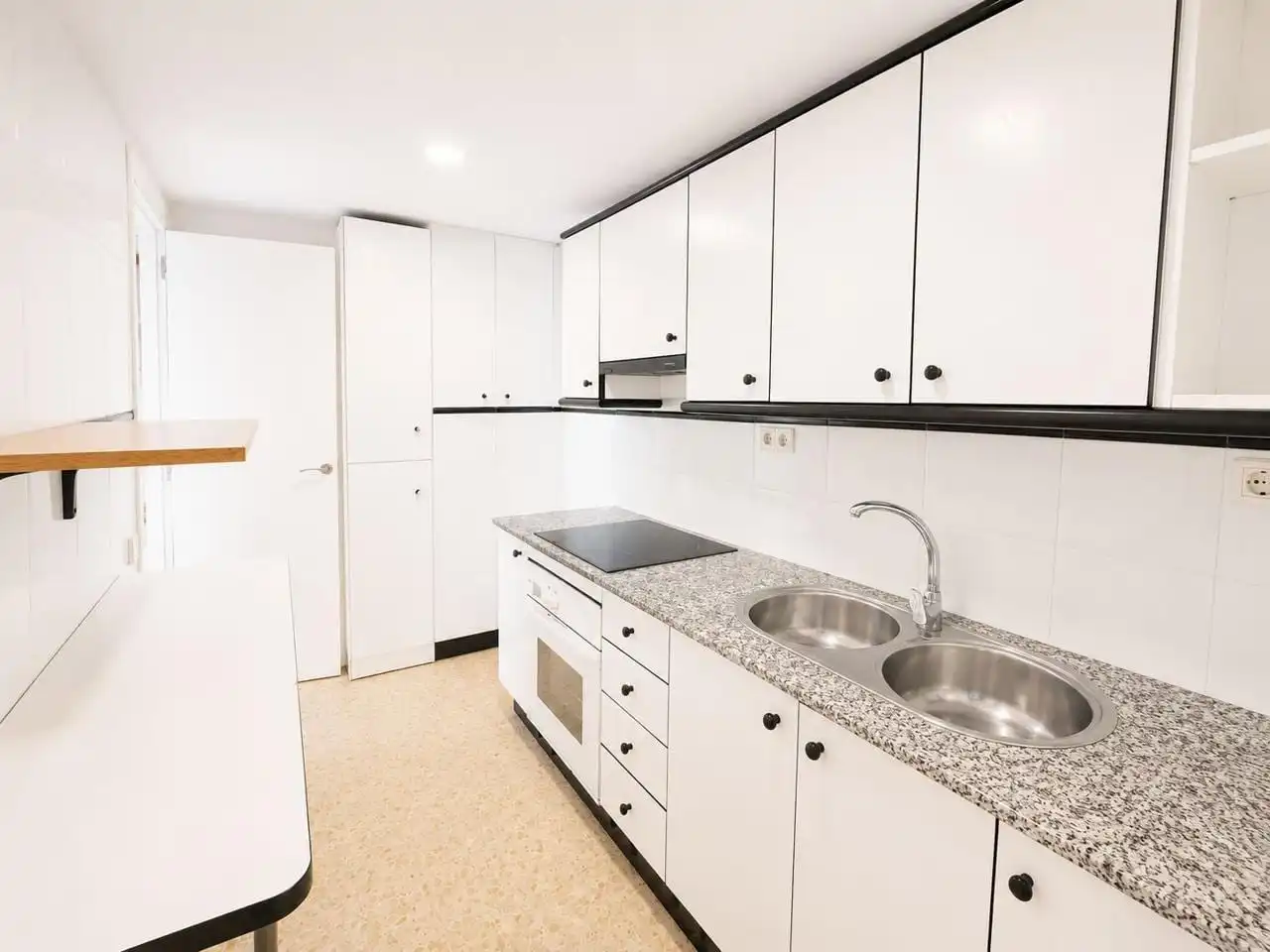 Kitchen of Flat for sale in El Masnou