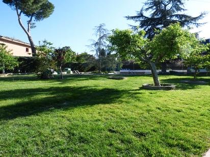 Jardí de Casa o xalet en venda en Villaviciosa de Odón amb Aire condicionat, Jardí privat i Terrassa