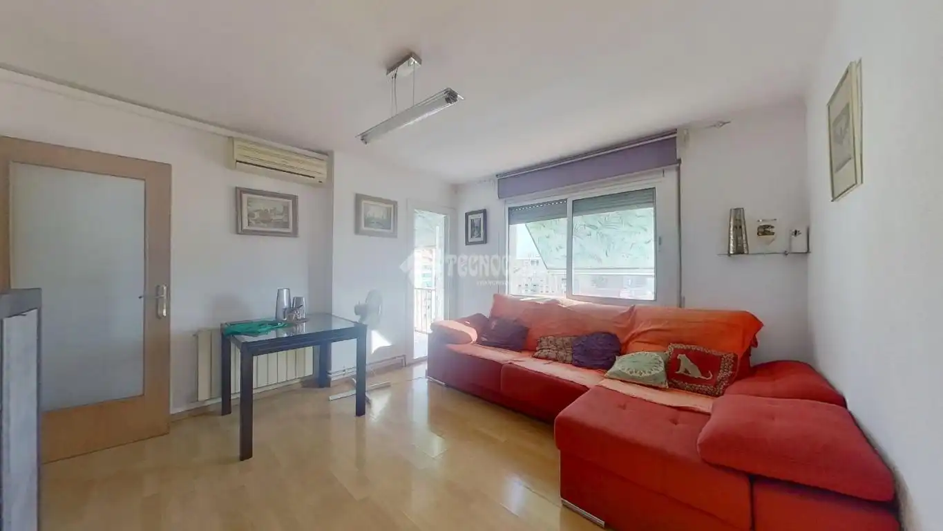 Living room of Flat for sale in Cerdanyola del Vallès  with Air Conditioner, Heating and Balcony