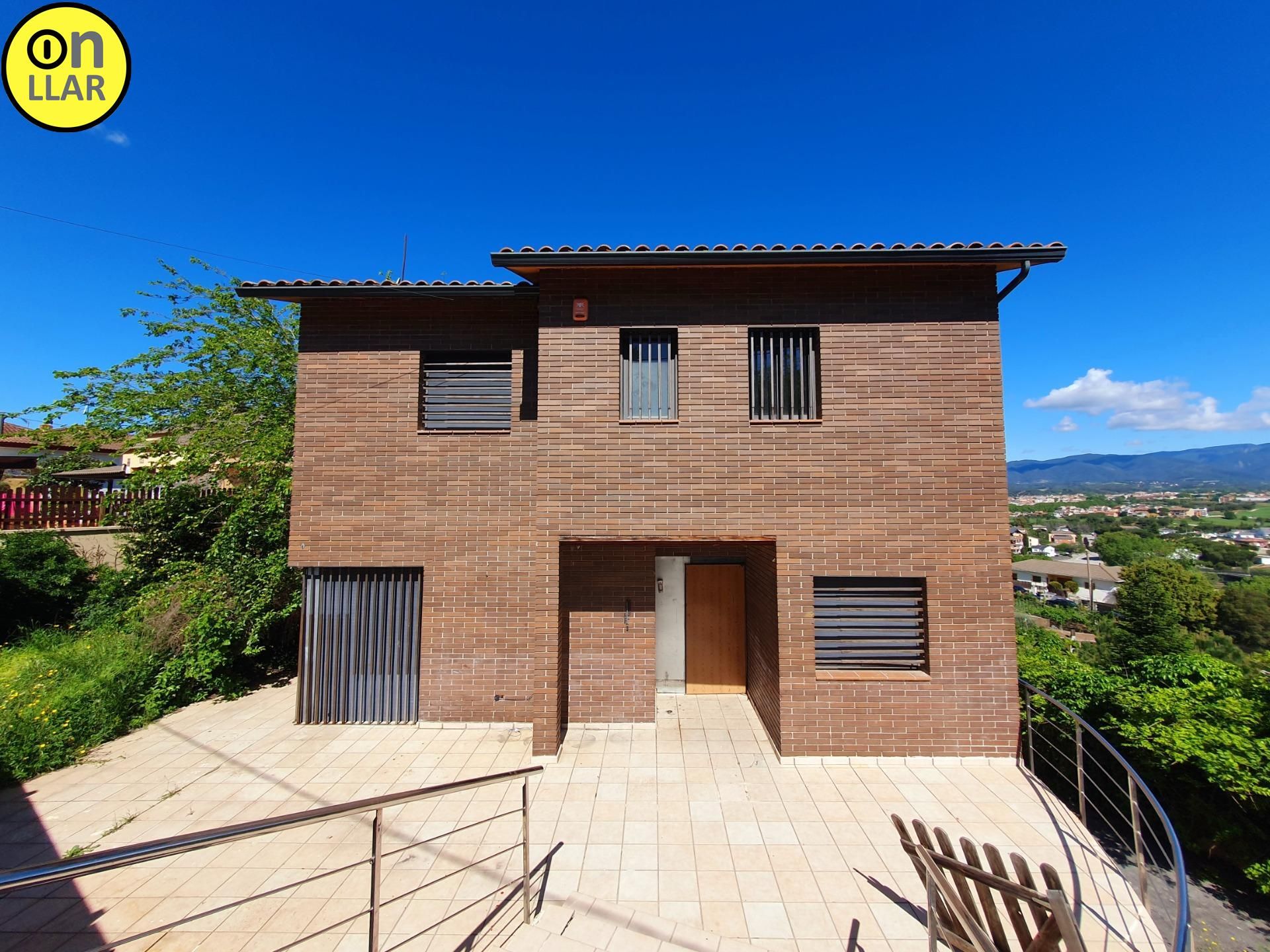 Vista exterior de Casa o xalet en venda en Llinars del Vallès amb Jardí privat, Terrassa i Traster