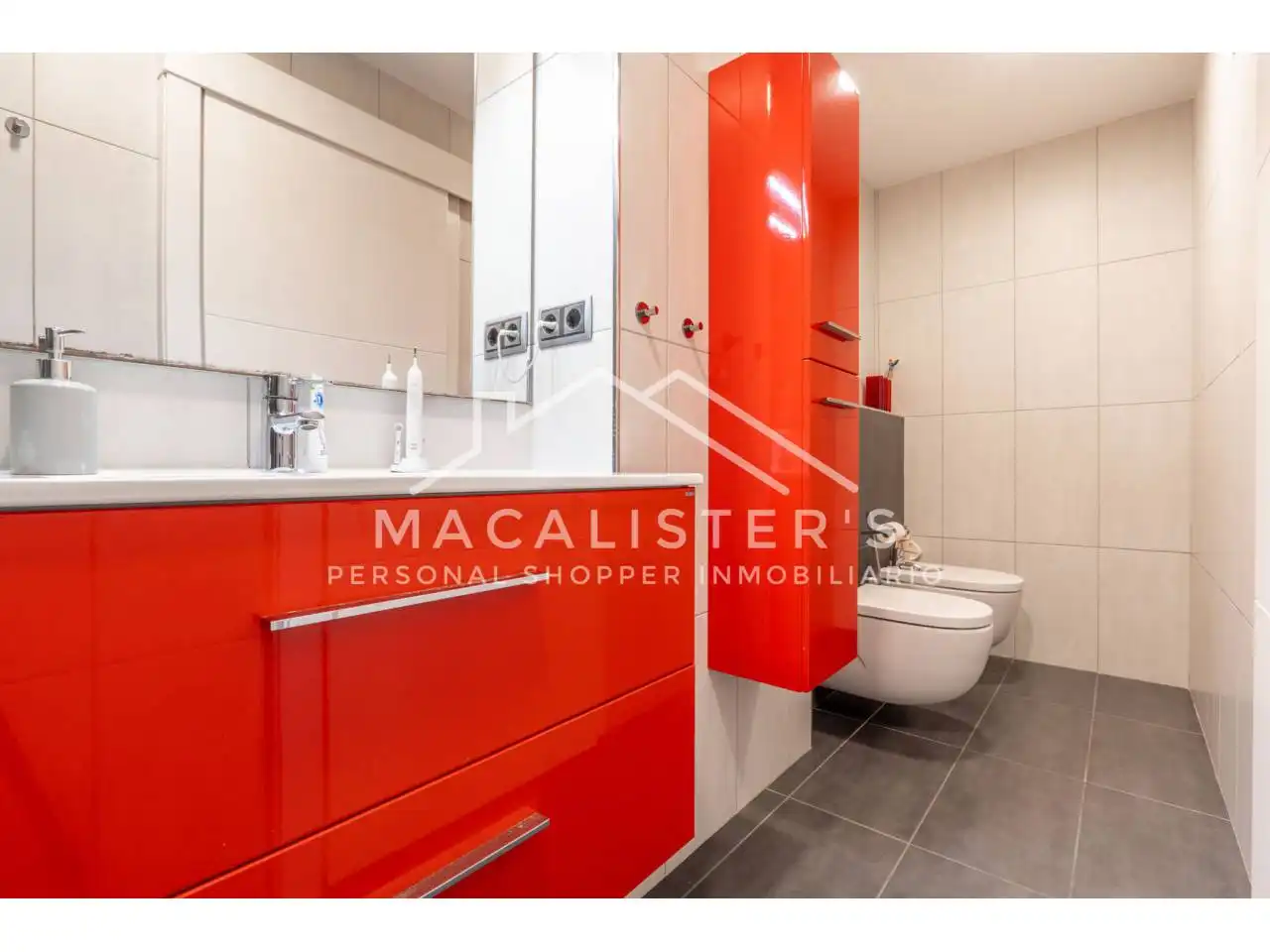 Bathroom of Flat for sale in Premià de Mar  with Air Conditioner, Heating and Parquet flooring