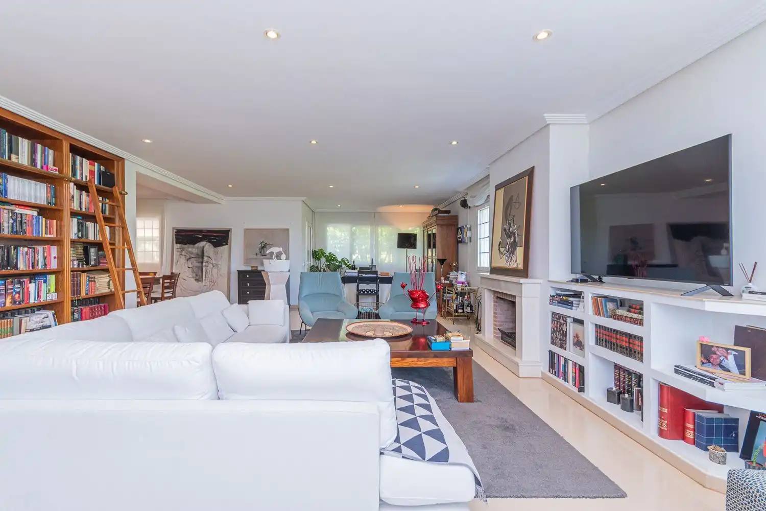 Living room of Houses for sale in Boadilla del Monte  with Air Conditioner, Heating and Storage room